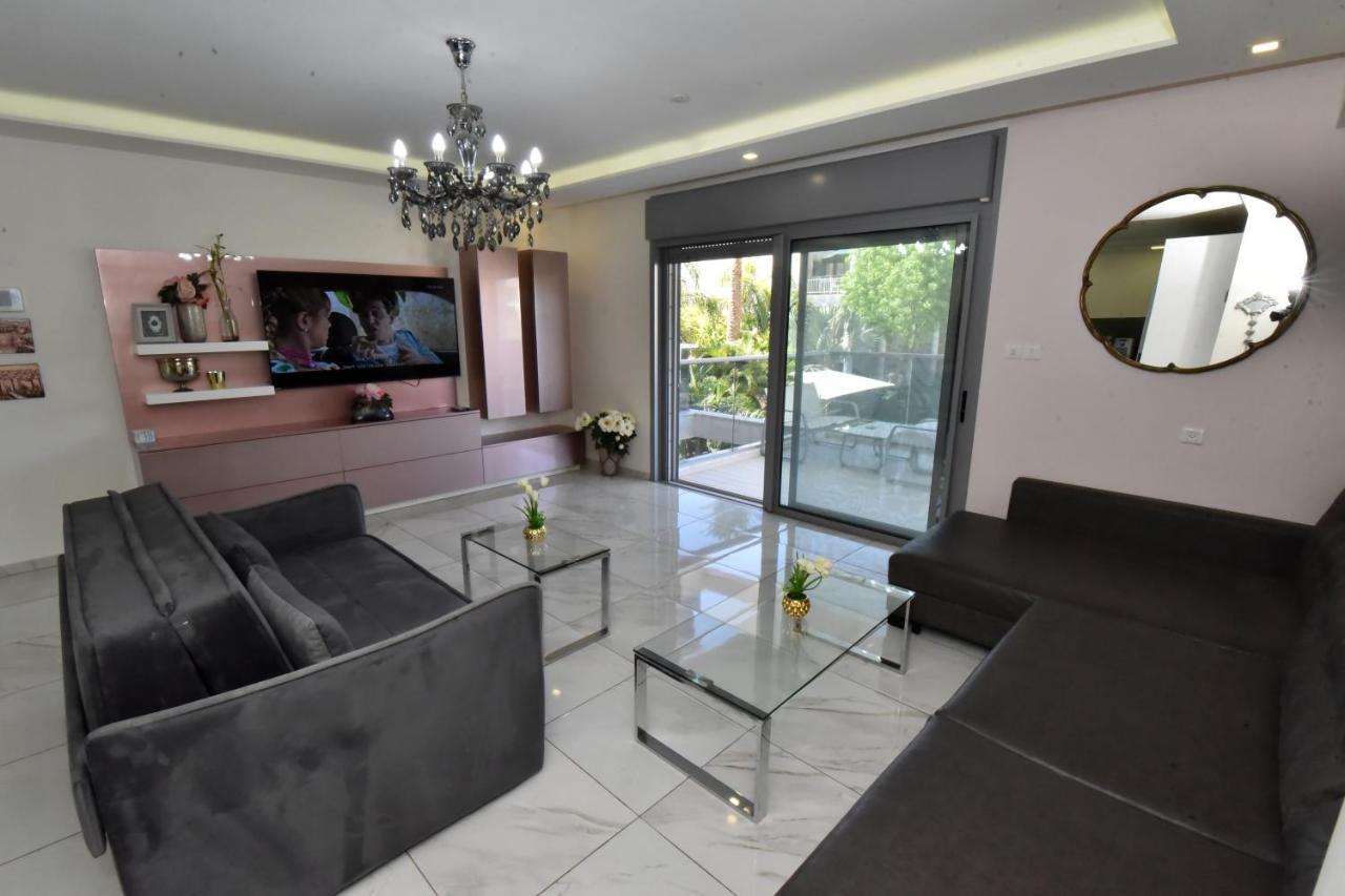 Royal Park Apartment *